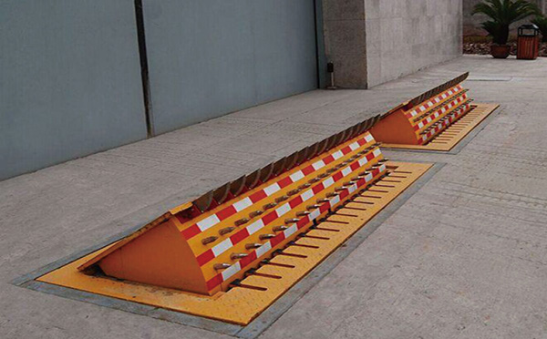 防暴液壓路障機(jī)